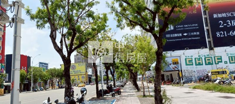 高雄新崛江住商合併套房-專約房屋室內格局與周邊環境