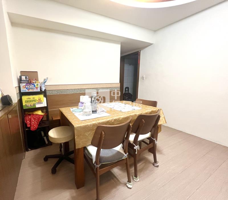北斗星四房+車位華厦房屋室內格局與周邊環境