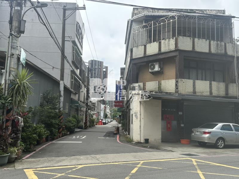 中路稀有店地-角地(買地送屋)房屋室內格局與周邊環境