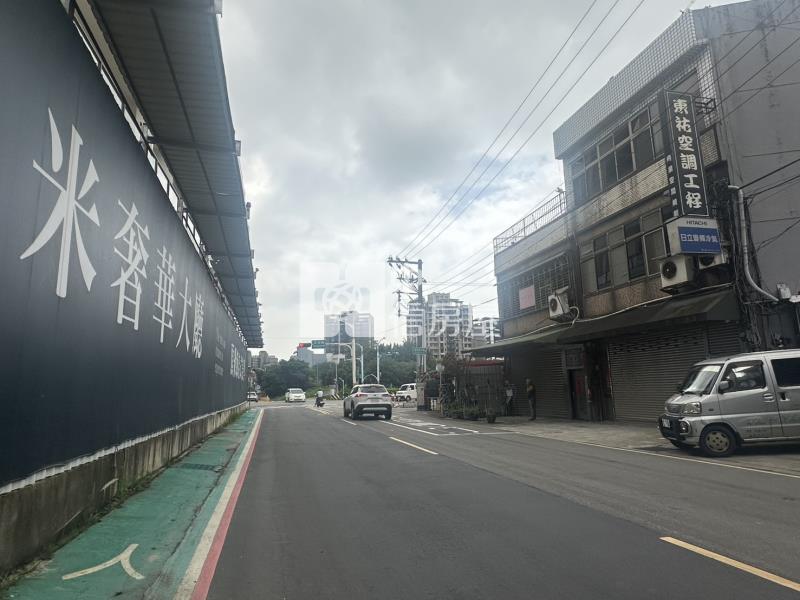 中路稀有店地-角地(買地送屋)房屋室內格局與周邊環境