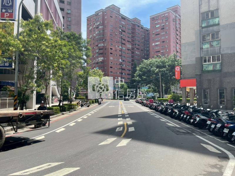 近平鎮火車站三角窗店面房屋室內格局與周邊環境