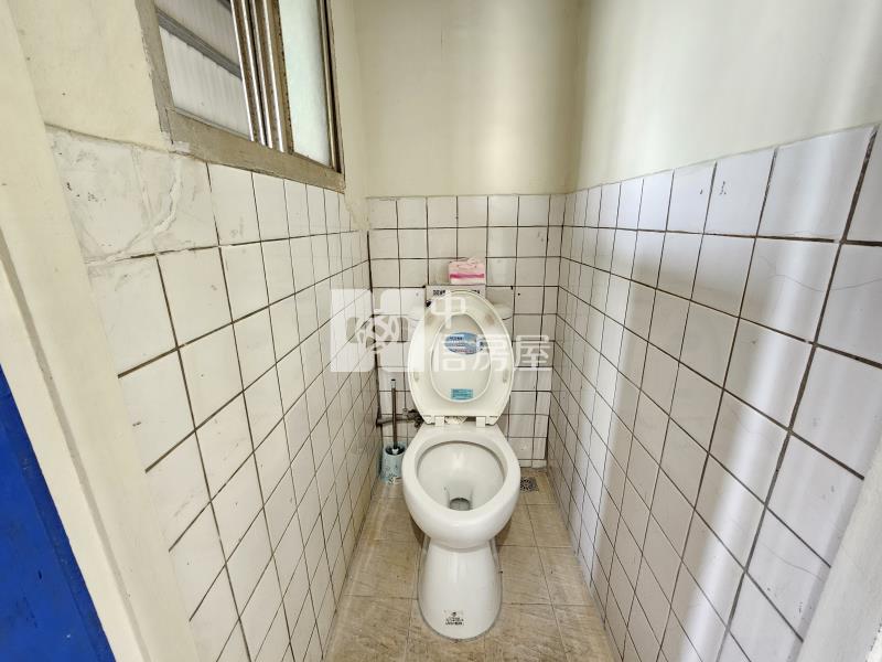 竹南大埔頂文英街貨梯大透天房屋室內格局與周邊環境