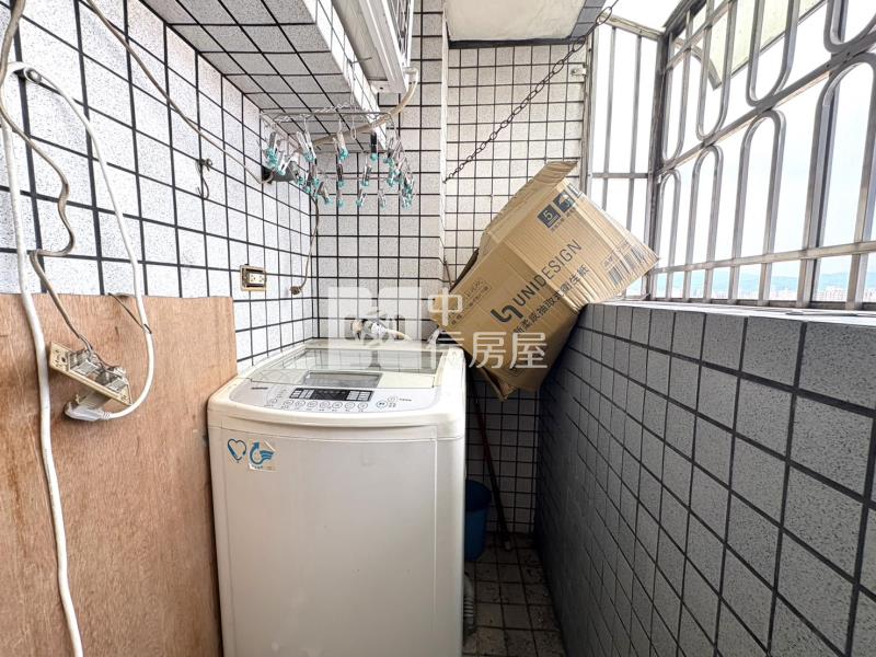 捷運藍線小富都大套房房屋室內格局與周邊環境