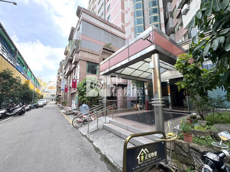捷運藍線小富都大套房房屋室內格局與周邊環境