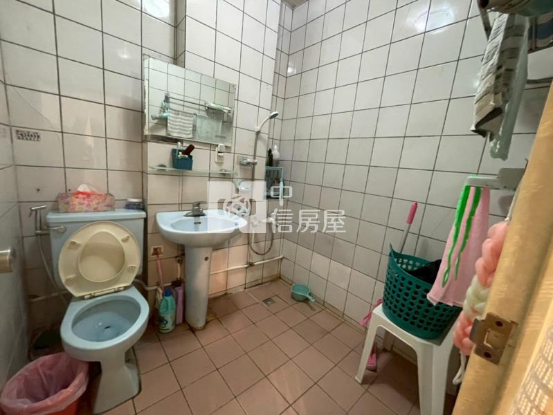 近大潤發3房平車房屋室內格局與周邊環境