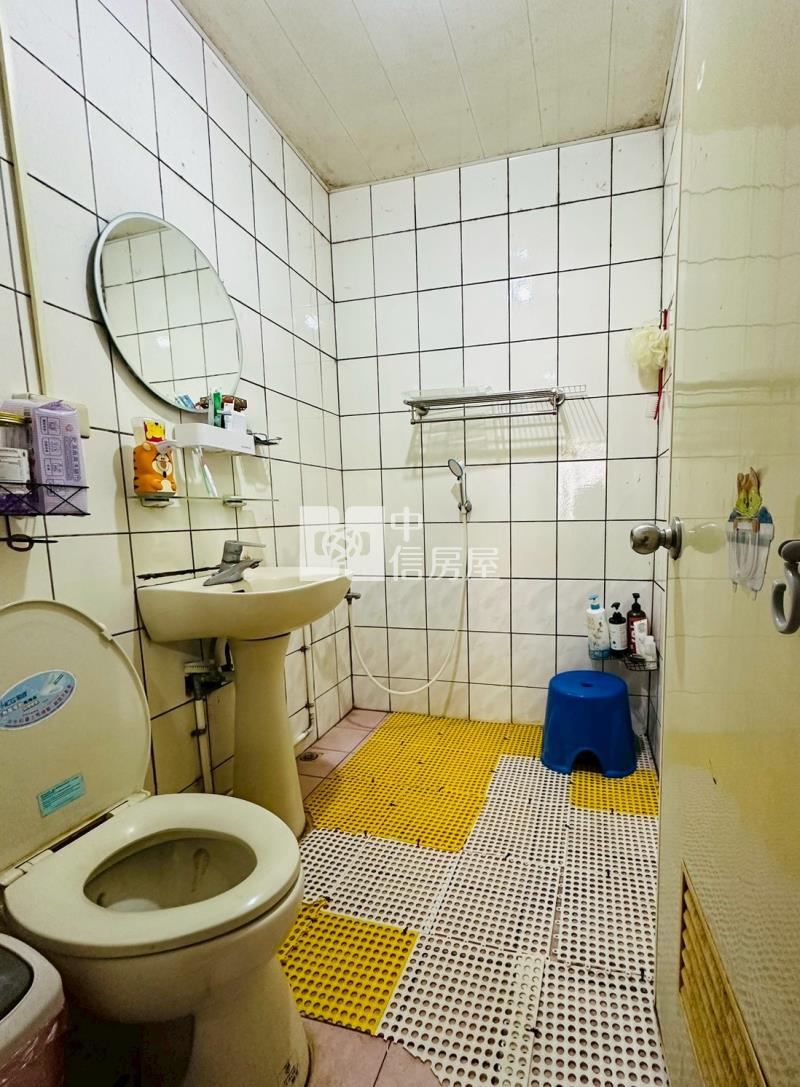 萬年路橋旁車庫別墅房屋室內格局與周邊環境