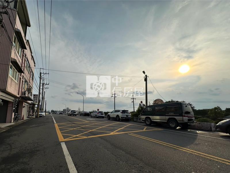 萬年路橋旁車庫別墅房屋室內格局與周邊環境