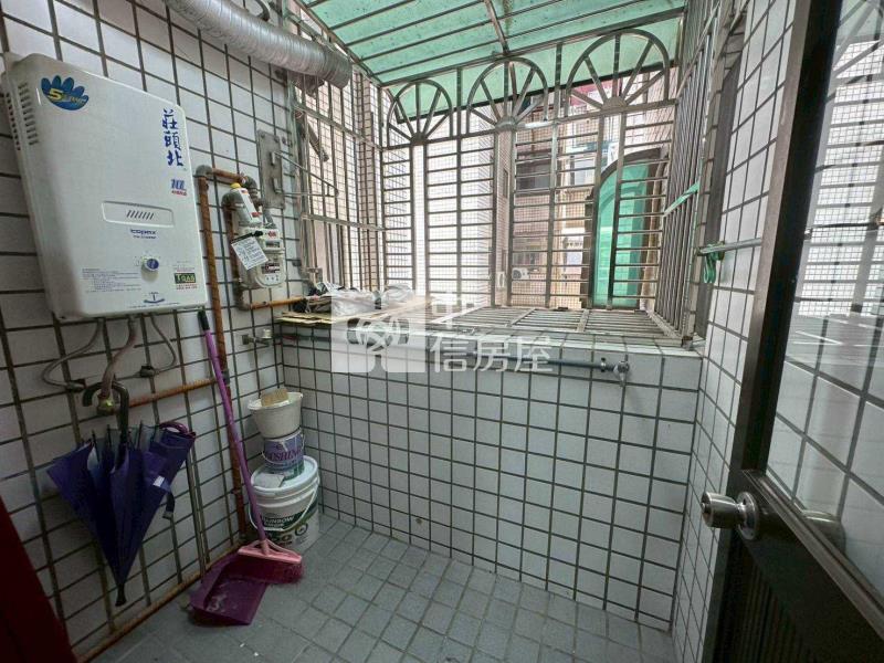 捷運A22新明夜市電梯三房雙車位雙機車位房屋室內格局與周邊環境