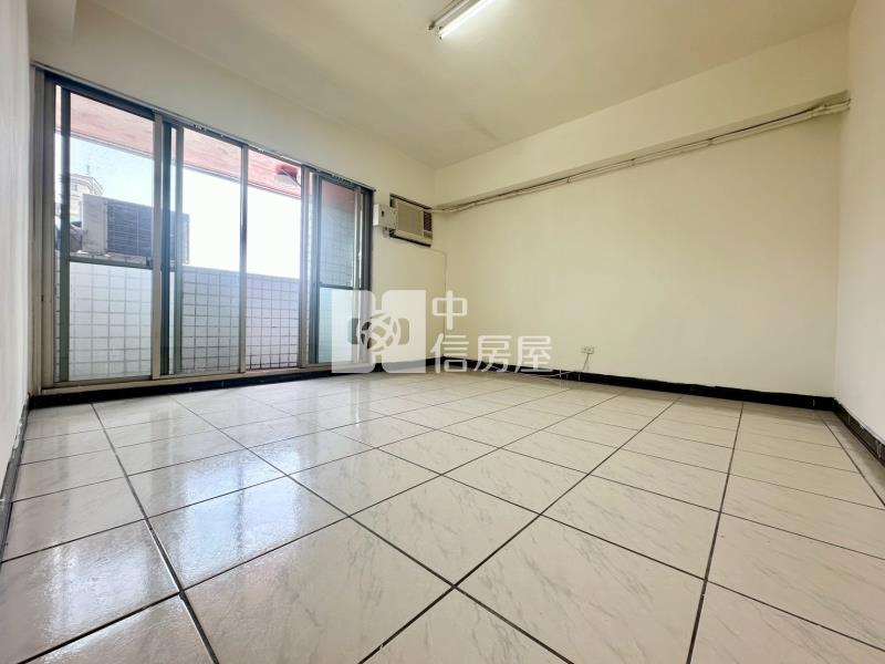 中台灣唯一三鐵共構室內41坪大5房車位美屋房屋室內格局與周邊環境