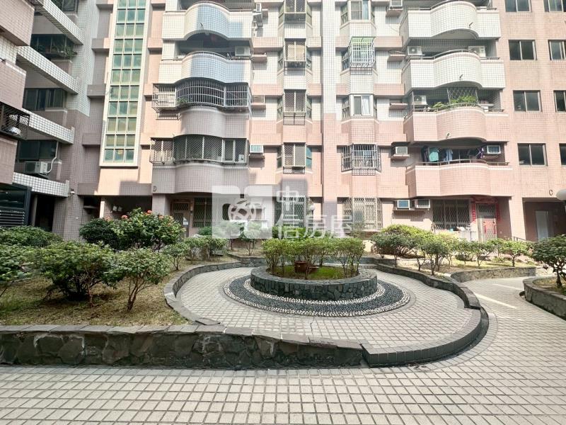 中台灣唯一三鐵共構室內41坪大5房車位美屋房屋室內格局與周邊環境