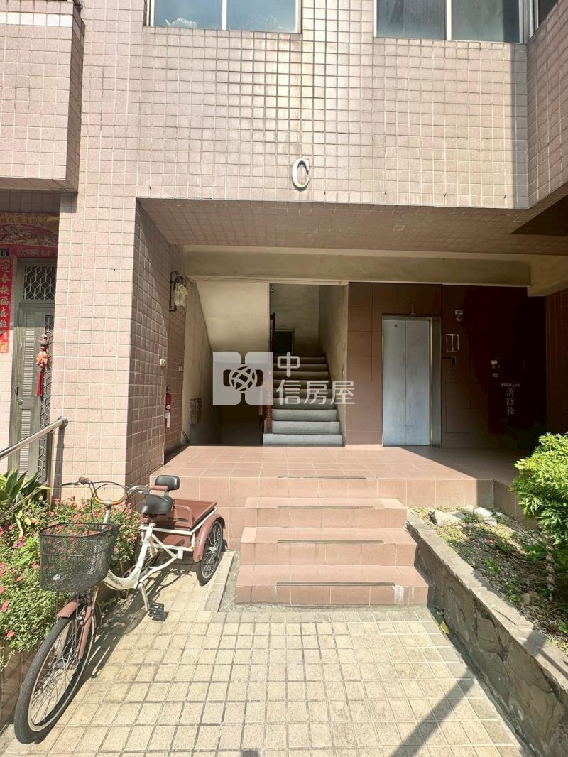 中台灣唯一三鐵共構室內41坪大5房車位美屋房屋室內格局與周邊環境