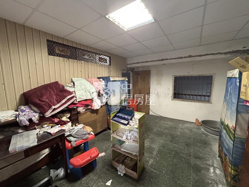 二中篤行市場臨路透天房屋室內格局與周邊環境
