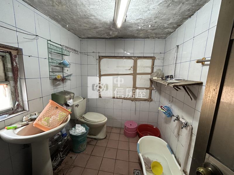二中篤行市場臨路透天房屋室內格局與周邊環境