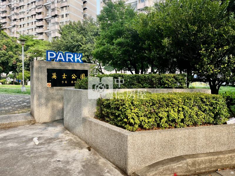 二中篤行市場臨路透天房屋室內格局與周邊環境