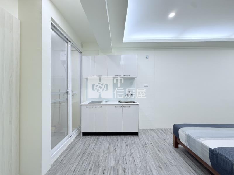 南區有陽台電梯大套房房屋室內格局與周邊環境