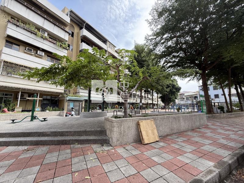 南區有陽台電梯大套房房屋室內格局與周邊環境