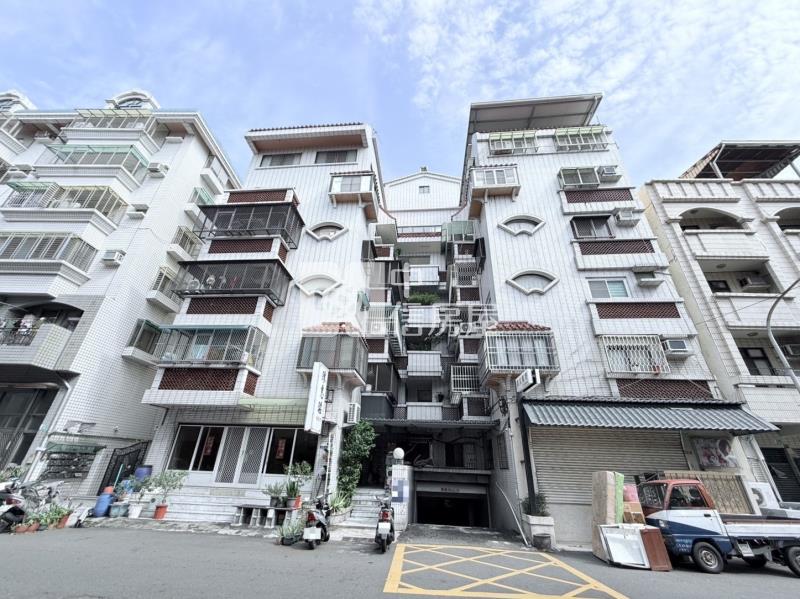 南區有陽台電梯大套房房屋室內格局與周邊環境