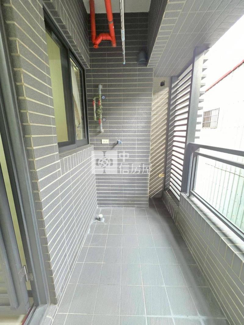 大里輕屋齡三房車位房屋室內格局與周邊環境