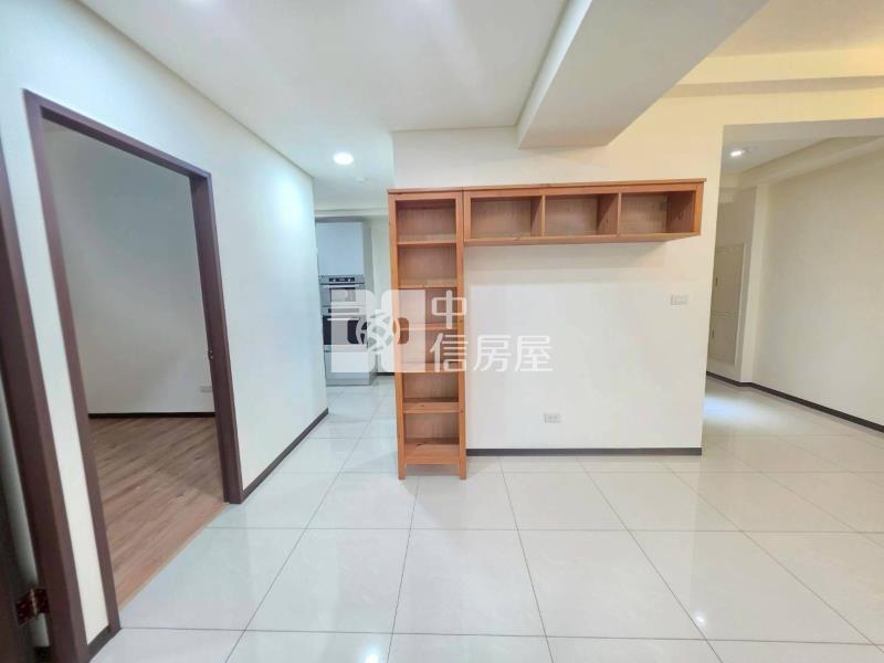 大里輕屋齡三房車位房屋室內格局與周邊環境