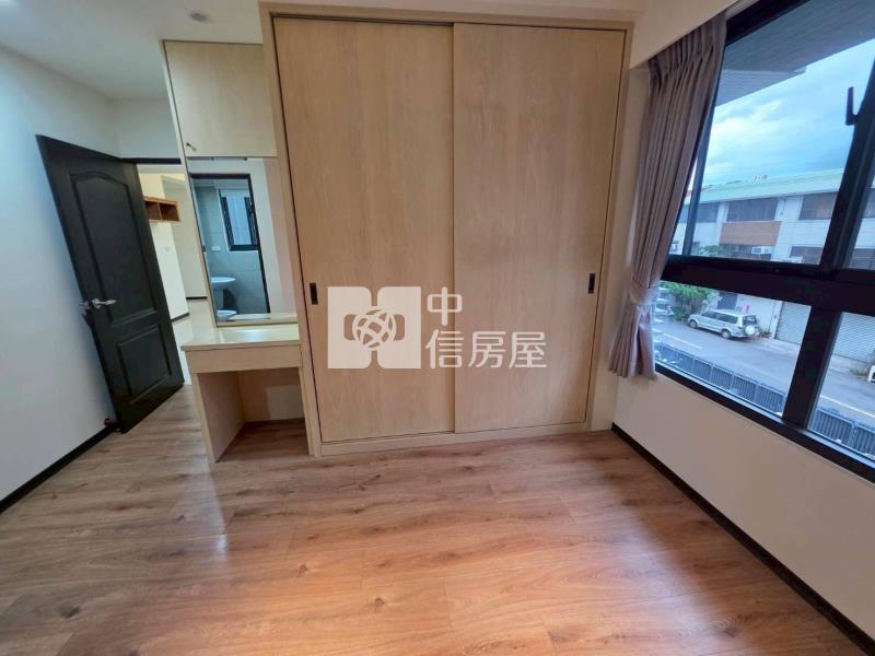 大里輕屋齡三房車位房屋室內格局與周邊環境