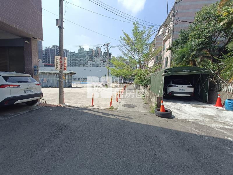 *太平新光重劃區*百坪建地.雙面臨路.歡迎洽詢房屋室內格局與周邊環境