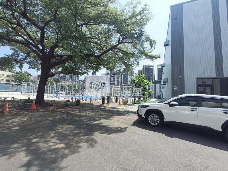 *太平新光重劃區*百坪建地.雙面臨路.歡迎洽詢房屋室內格局與周邊環境