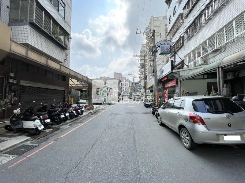 綠景天下三房平車房屋室內格局與周邊環境