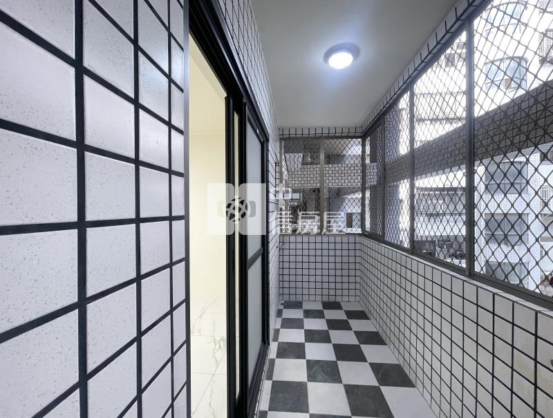 綠景天下三房平車房屋室內格局與周邊環境