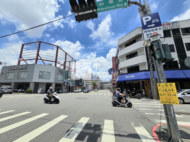東山商圈孝親車庫透天房屋室內格局與周邊環境