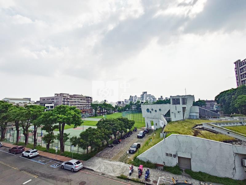 三賢公園輕屋齡雙車美墅房屋室內格局與周邊環境