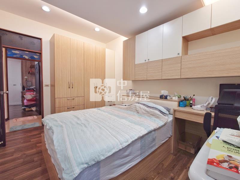 仁美國小大面寬車庫美墅房屋室內格局與周邊環境
