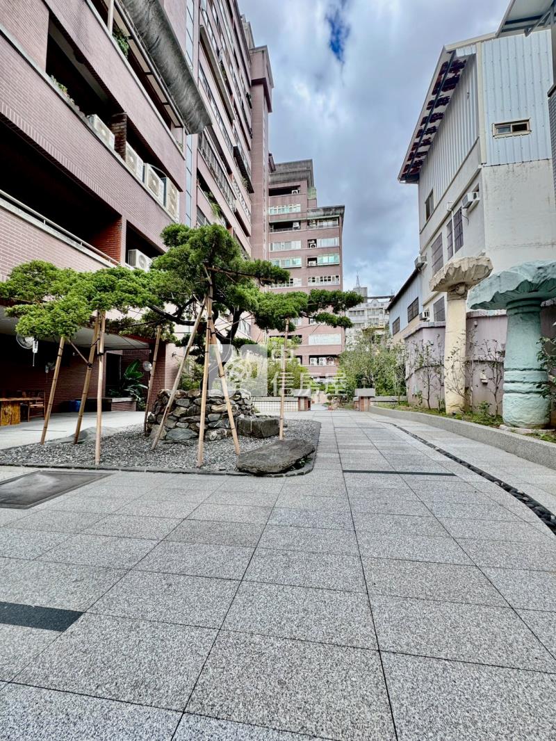 五期大業國中大四房車位房屋室內格局與周邊環境