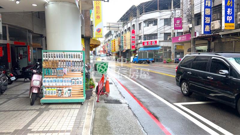 新平.鈔集收租三角窗.1~3樓.店面+6套房房屋室內格局與周邊環境