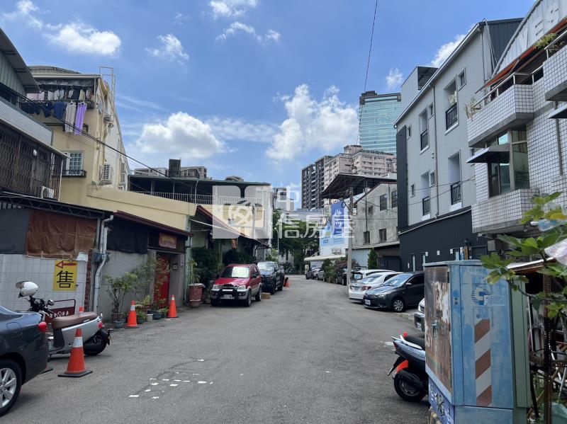 近五權車站臨路方正商業用地房屋室內格局與周邊環境