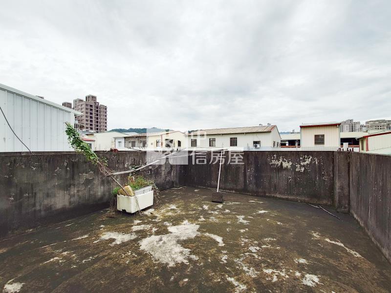軍和街邊間透天房屋室內格局與周邊環境