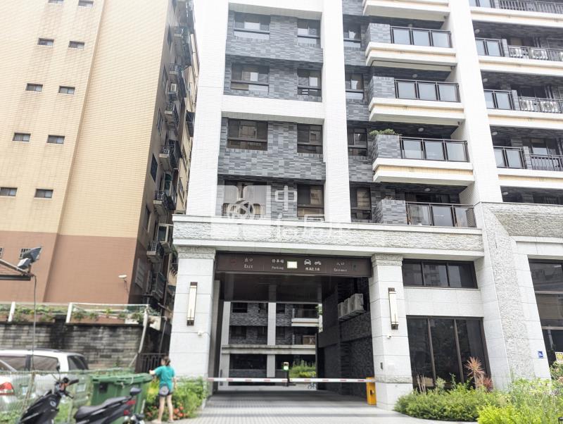 平鎮站前全新邊間挑高金店面+雙車位房屋室內格局與周邊環境
