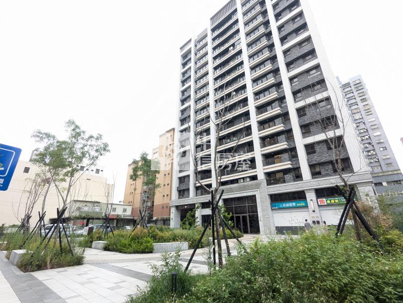 平鎮站前全新邊間挑高金店面+雙車位房屋室內格局與周邊環境