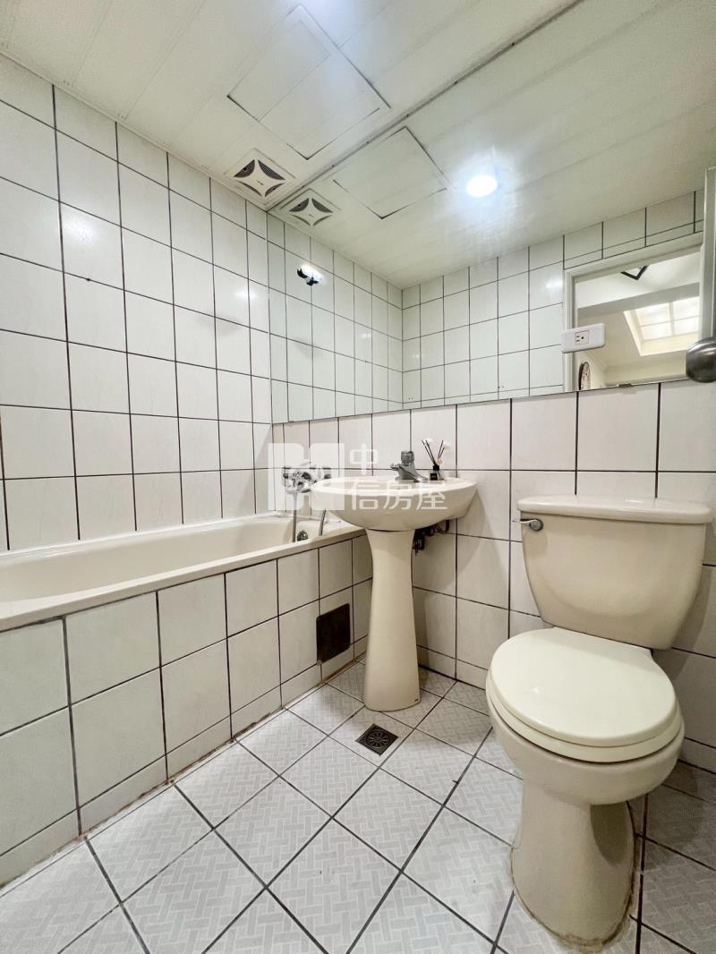 南區車位美廈房屋室內格局與周邊環境