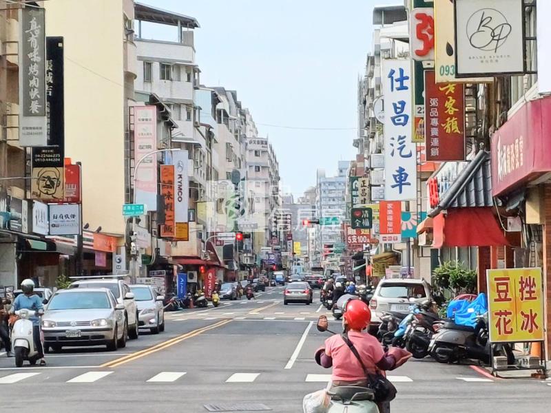 捷運四維國小站美三房房屋室內格局與周邊環境
