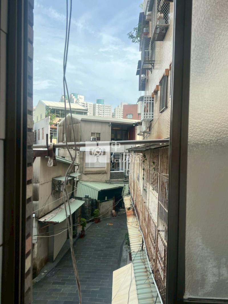 鴨母寮商用黃金發財金店面房屋室內格局與周邊環境
