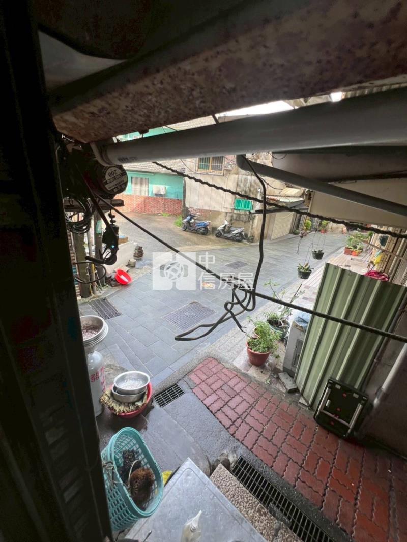 鴨母寮商用黃金發財金店面房屋室內格局與周邊環境