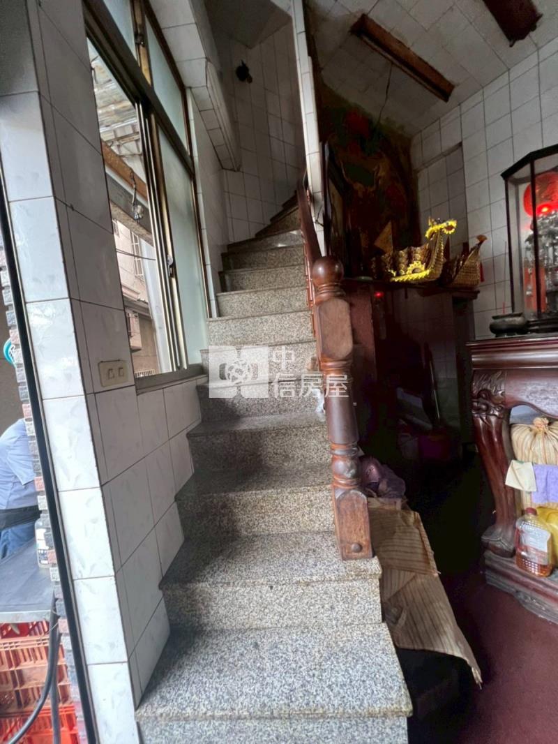 鴨母寮商用黃金發財金店面房屋室內格局與周邊環境