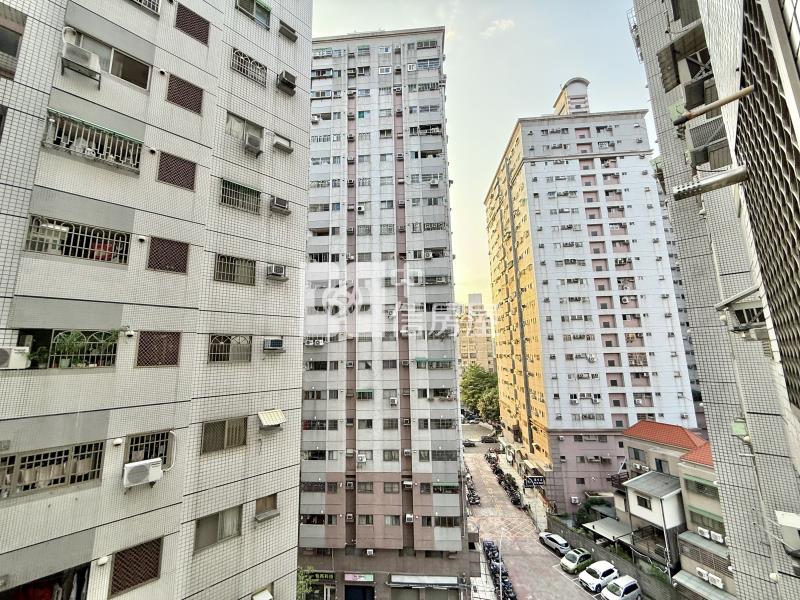 工學商圈綠園道旁入門玄關三房休旅車位｜高樓層靜謐直接入住房屋室內格局與周邊環境