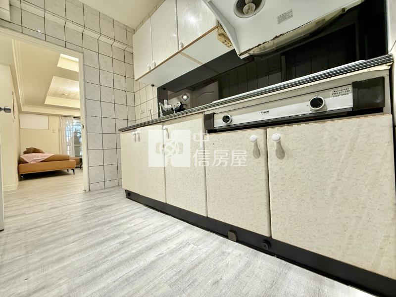 工學商圈綠園道旁入門玄關三房休旅車位｜高樓層靜謐直接入住房屋室內格局與周邊環境