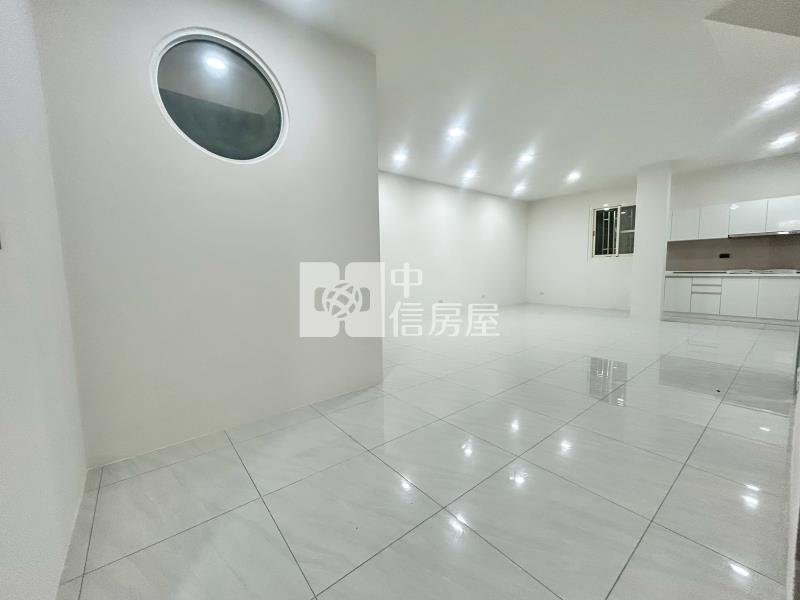 大面寬四套房臨路透天房屋室內格局與周邊環境