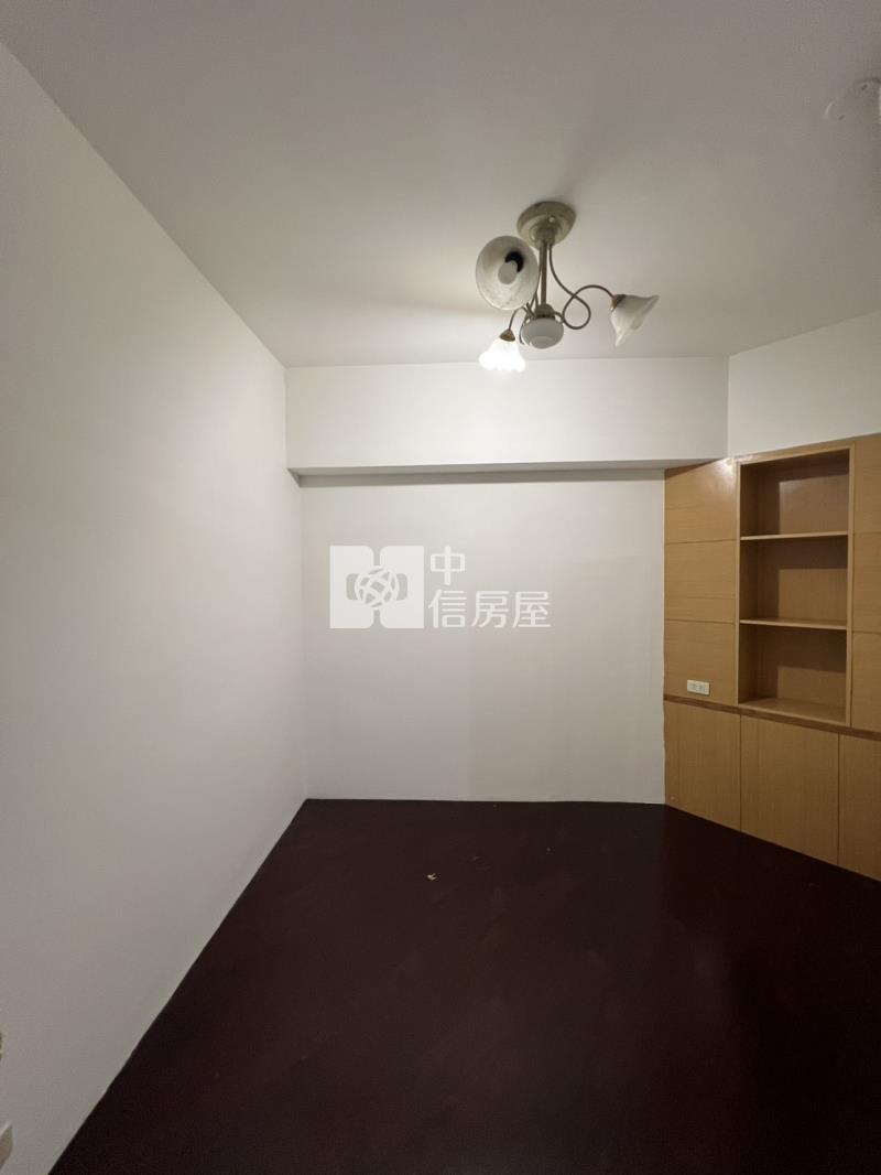 世華金融大樓2+1房房屋室內格局與周邊環境