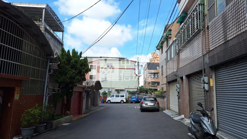 砲校芳鄰大地坪透天房屋室內格局與周邊環境