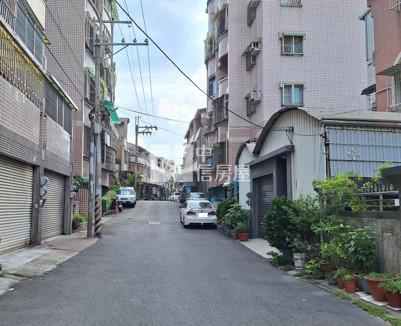 砲校芳鄰大地坪透天房屋室內格局與周邊環境