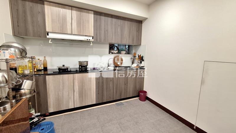 砲校芳鄰大地坪透天房屋室內格局與周邊環境