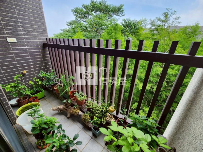 沙鹿近家樂福商圈車位華廈房屋室內格局與周邊環境